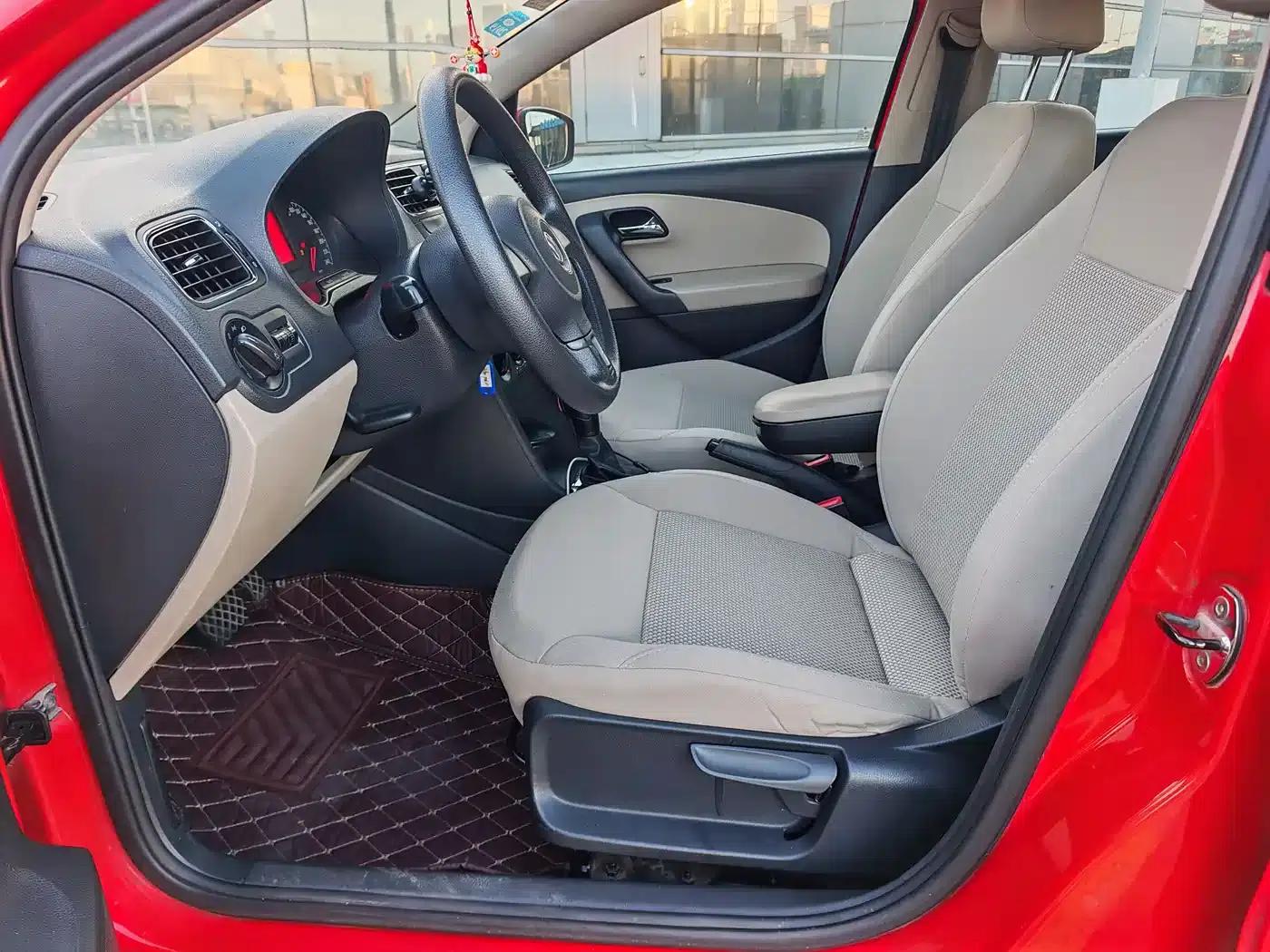 2013 Polo 1.6L Automatic Comfort Edition — миниатюра 10