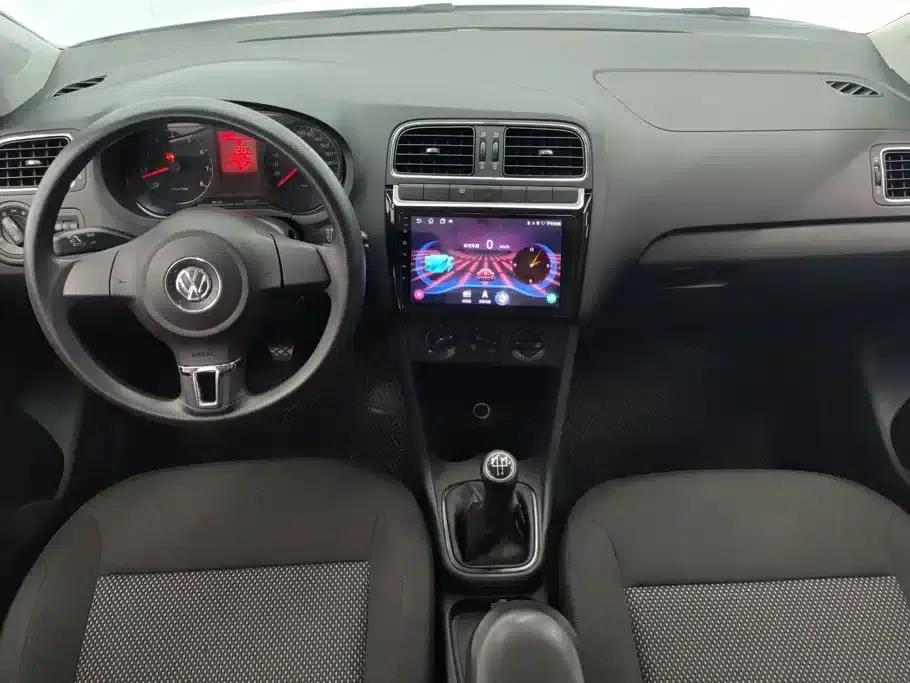2013 Polo 1.4L Manual Comfort Edition — миниатюра 12