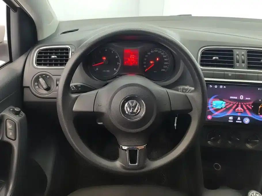2013 Polo 1.4L Manual Comfort Edition — миниатюра 15