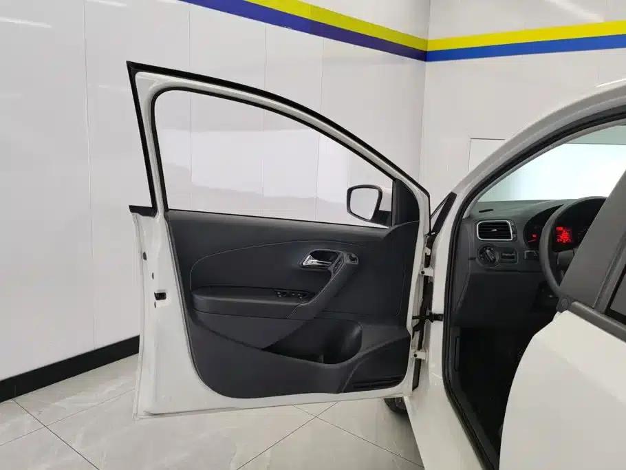 2013 Polo 1.4L Manual Comfort Edition — миниатюра 7