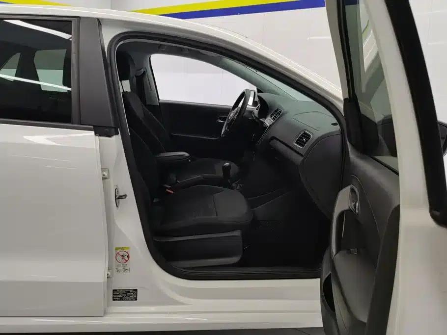 2013 Polo 1.4L Manual Comfort Edition — миниатюра 8