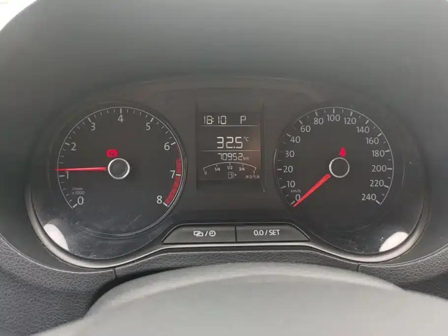 2016 Polo 1.4L Automatic Fashion Edition — миниатюра 14