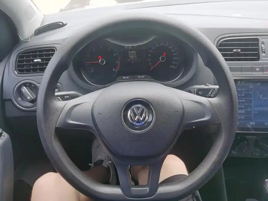 2016 Polo 1.4L Automatic Fashion Edition — миниатюра 15