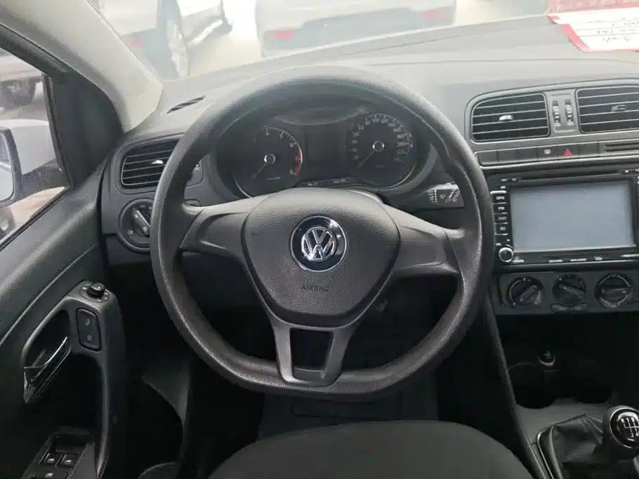2014 Polo 1.4L Manual Fashion Edition — миниатюра 15