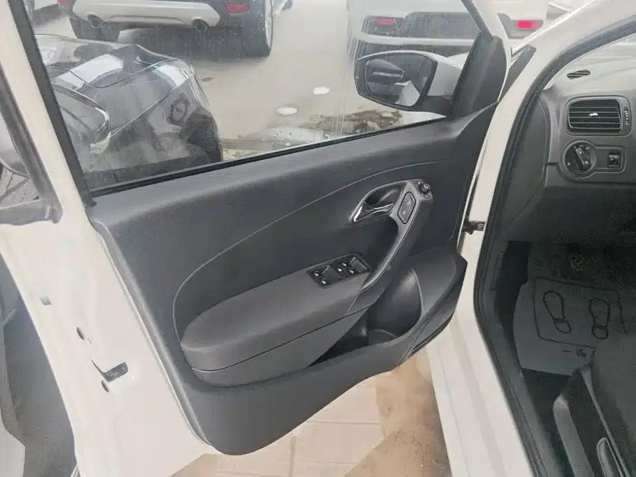 2014 Polo 1.4L Manual Fashion Edition — миниатюра 7