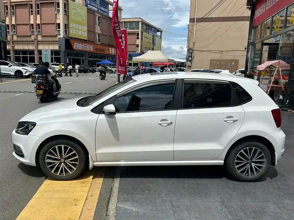 2016 Polo 1.6L Automatic Comfort Model — миниатюра 5