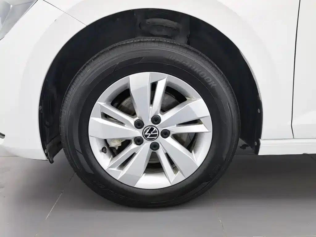2023 Polo Facelift Plus 1.5L Automatic Enjoy Life Edition — миниатюра 17