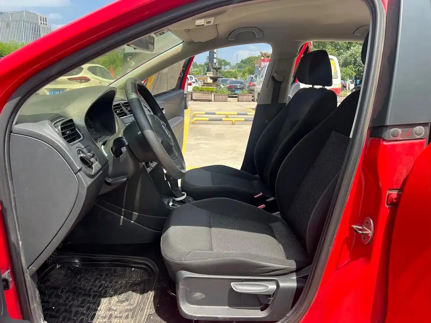 2013 Polo 1.6L Automatic Comfort Edition — миниатюра 4