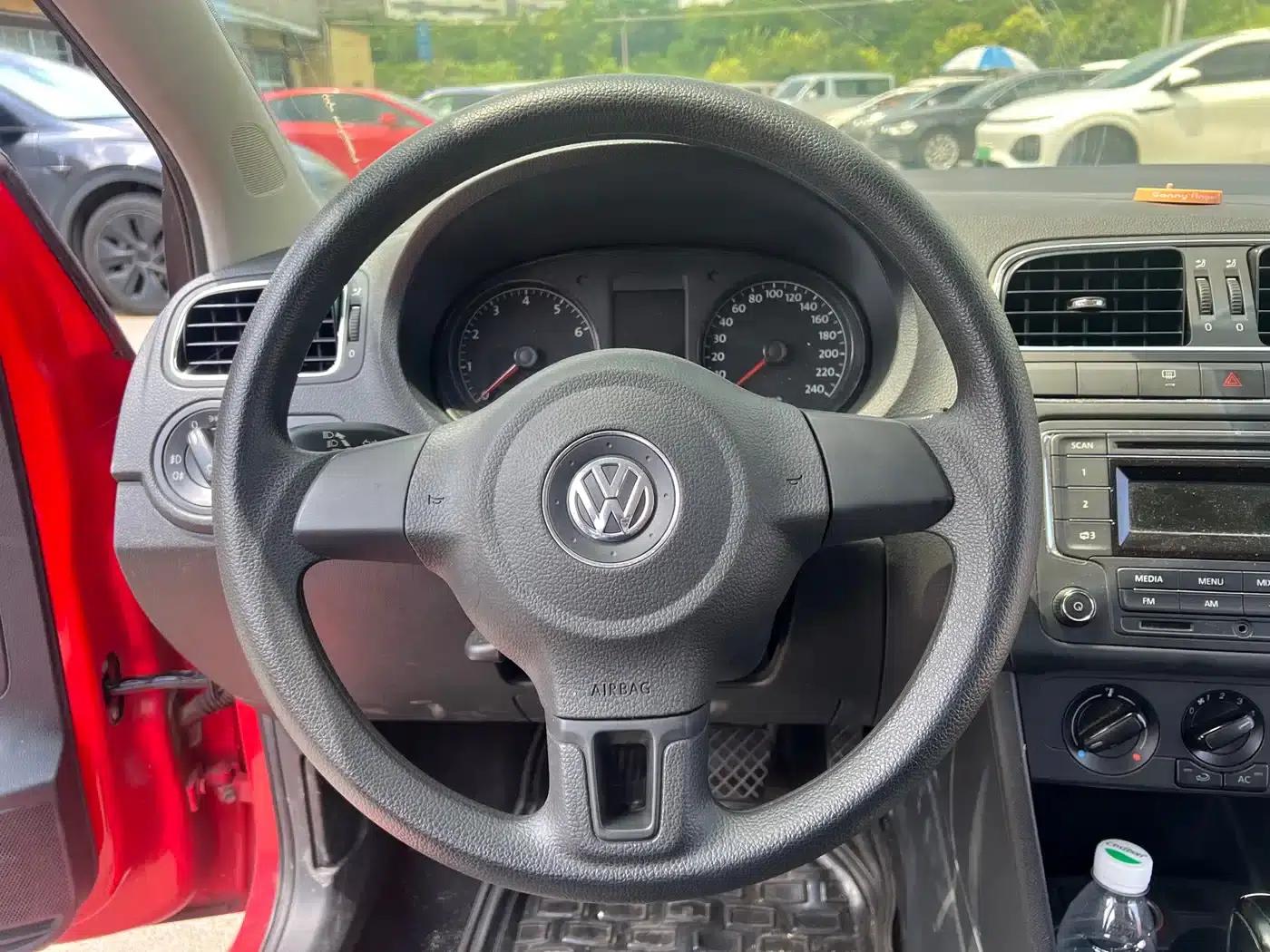 2013 Polo 1.6L Automatic Comfort Edition — миниатюра 7