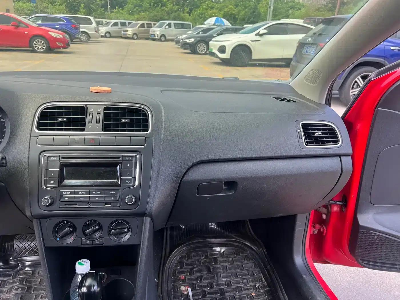 2013 Polo 1.6L Automatic Comfort Edition — миниатюра 8