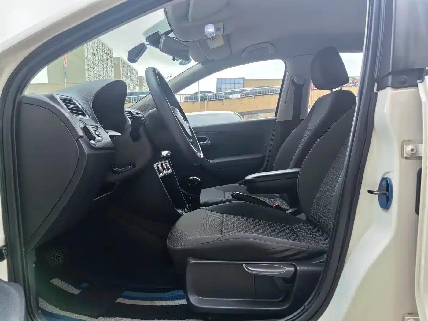 2014 Polo 1.6L Automatic Comfort Edition — миниатюра 5