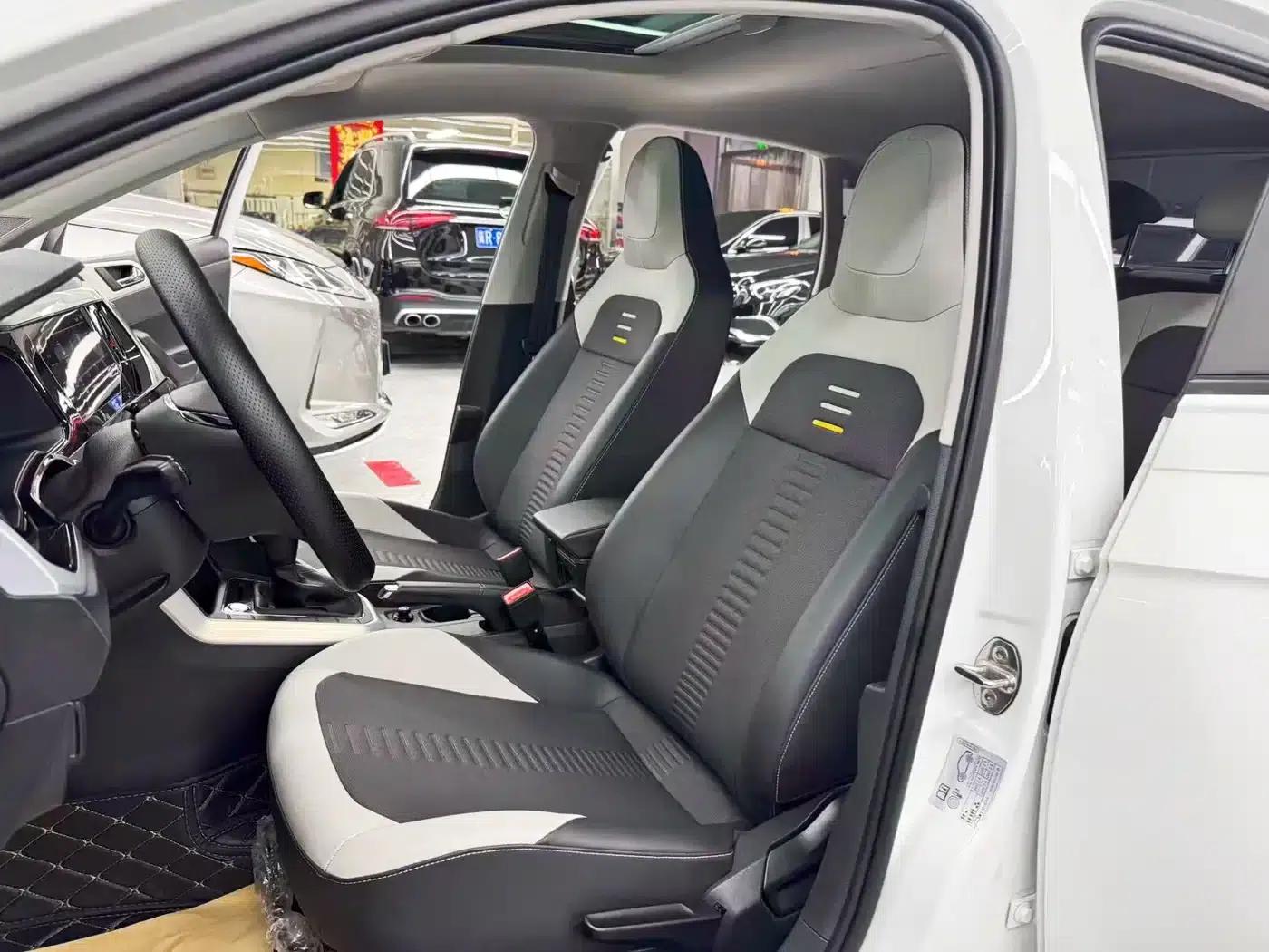 2023 Polo Facelift Plus 1.5L Automatic Colorful Technology Edition — миниатюра 14