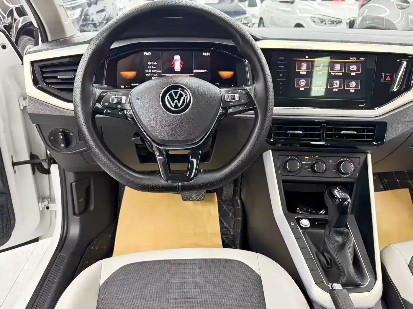 2023 Polo Facelift Plus 1.5L Automatic Colorful Technology Edition — миниатюра 18