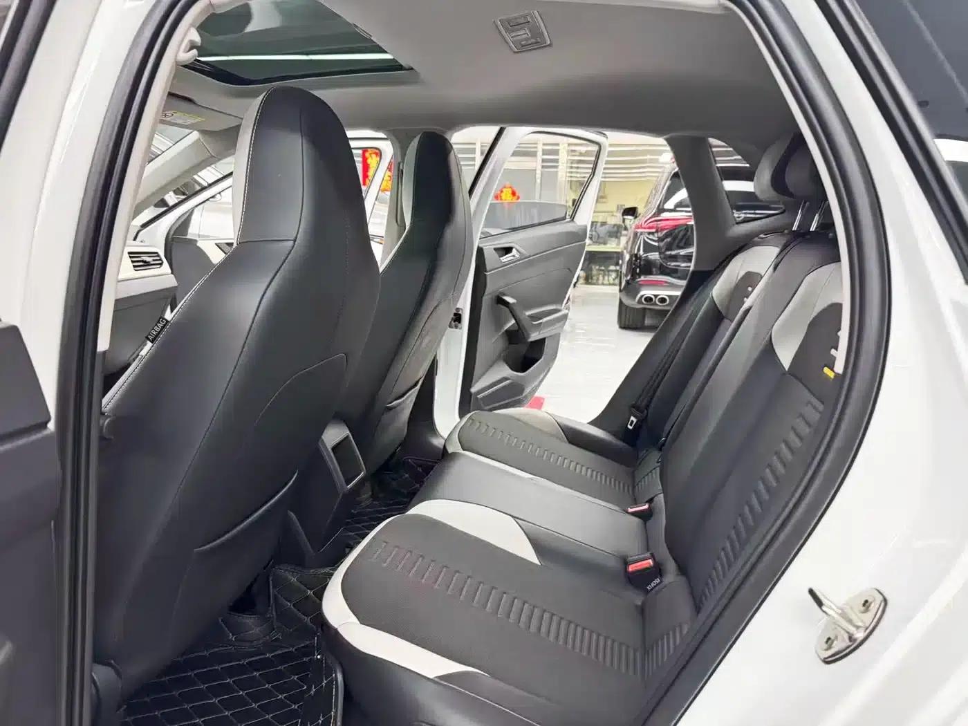 2023 Polo Facelift Plus 1.5L Automatic Colorful Technology Edition — миниатюра 8