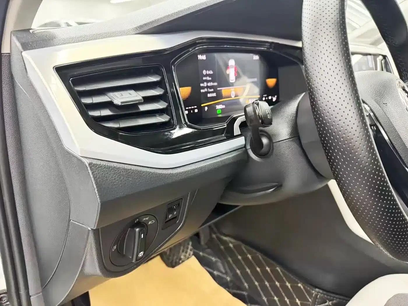 2023 Polo Facelift Plus 1.5L Automatic Colorful Technology Edition — миниатюра 10