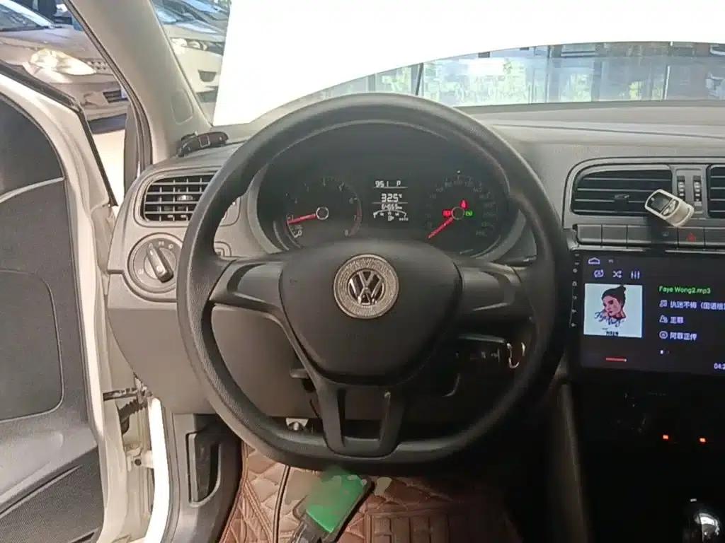 2016 Polo 1.4L Automatic Fashion Edition — миниатюра 11