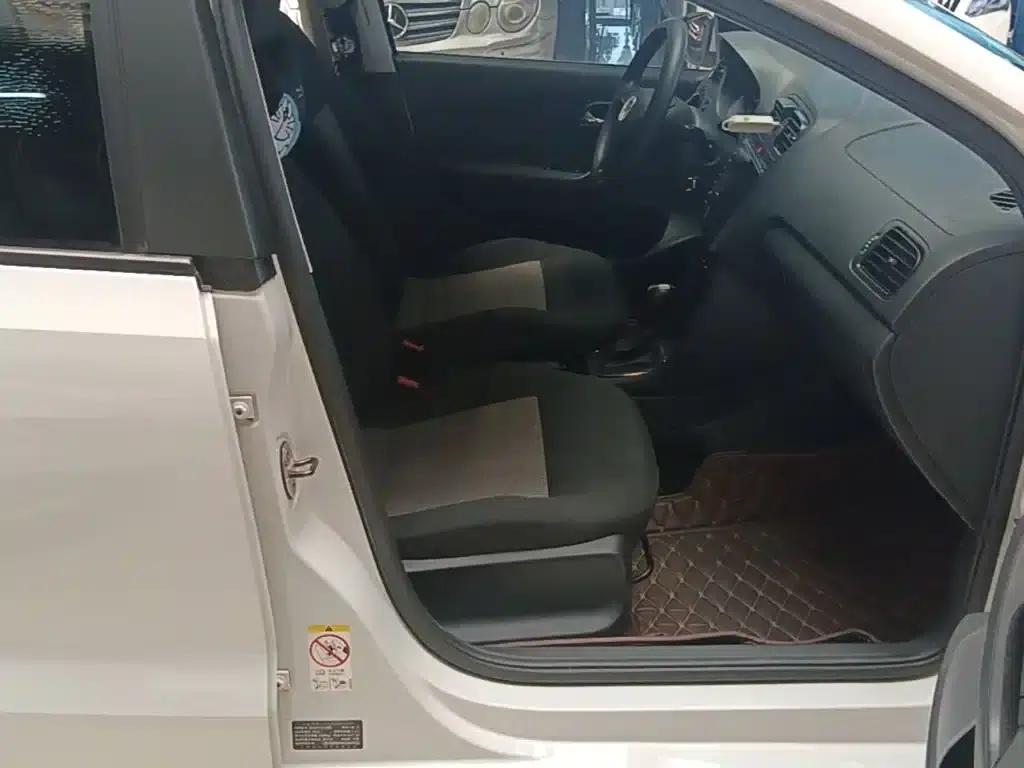 2016 Polo 1.4L Automatic Fashion Edition — миниатюра 25