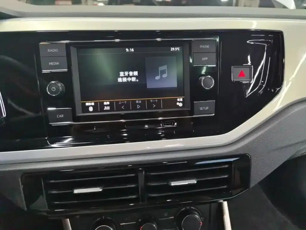 2019 Polo Plus 1.5L Automatic Colorful Technology Edition — миниатюра 13