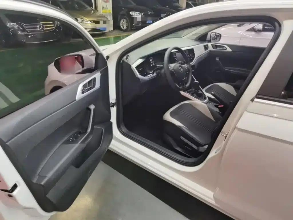 2019 Polo Plus 1.5L Automatic Colorful Technology Edition — миниатюра 16
