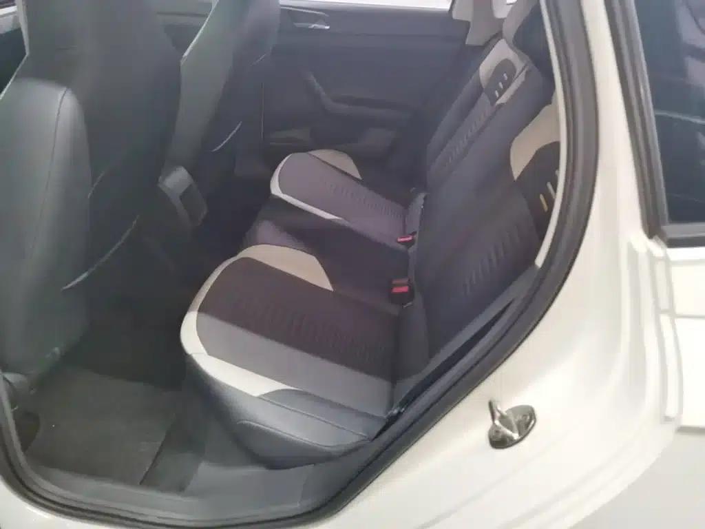2019 Polo Plus 1.5L Automatic Colorful Technology Edition — миниатюра 17