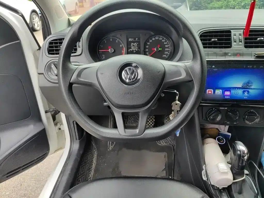 2016 Polo 1.4L Automatic Fashion Edition — миниатюра 3
