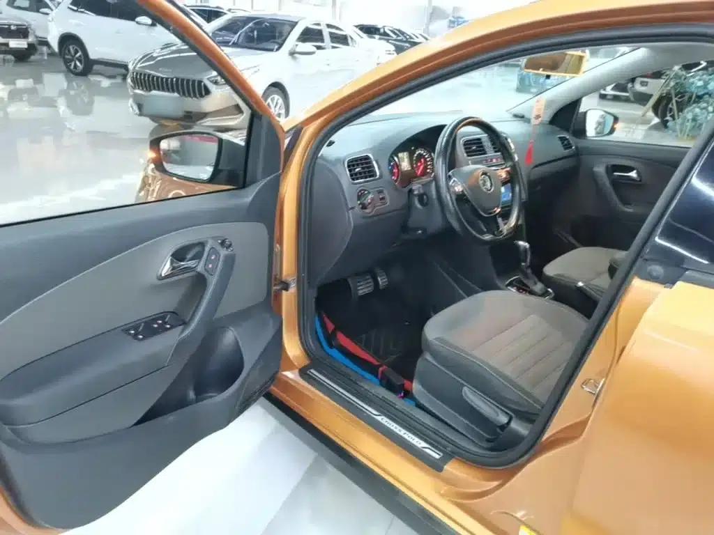 2016 Polo 1.6L Cross Polo Automatic — миниатюра 16