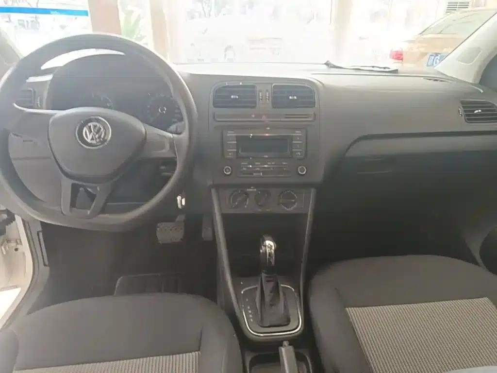 2016 Polo 1.4L Automatic Fashion Edition — миниатюра 13