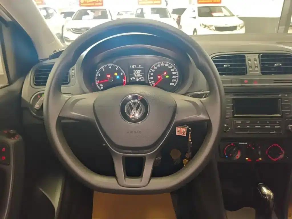 2016 Polo 1.4L Automatic Fashion Edition — миниатюра 11