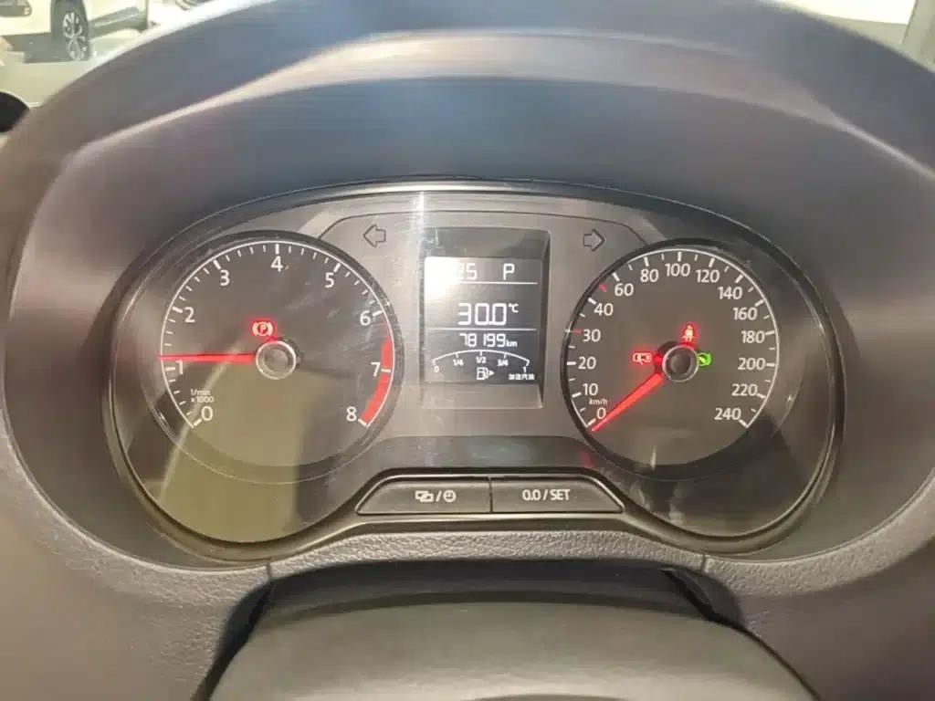 2016 Polo 1.4L Automatic Fashion Edition — миниатюра 12