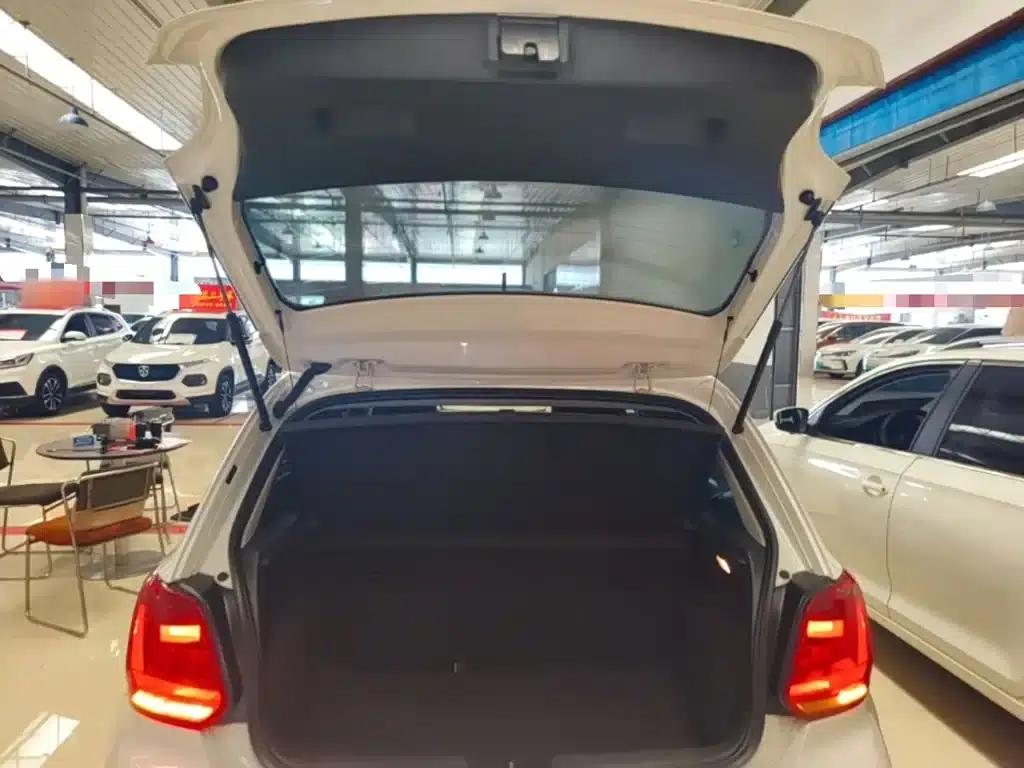 2016 Polo 1.4L Automatic Fashion Edition — миниатюра 19