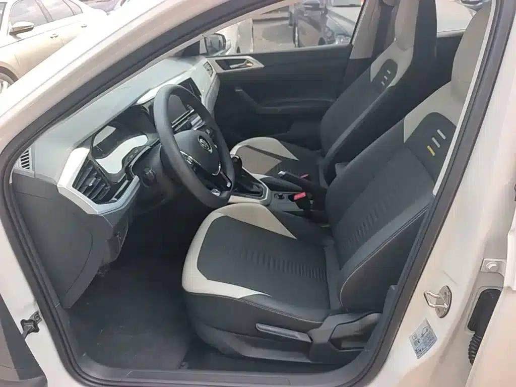 2019 Polo Plus 1.5L Automatic Colorful Technology Edition — миниатюра 15