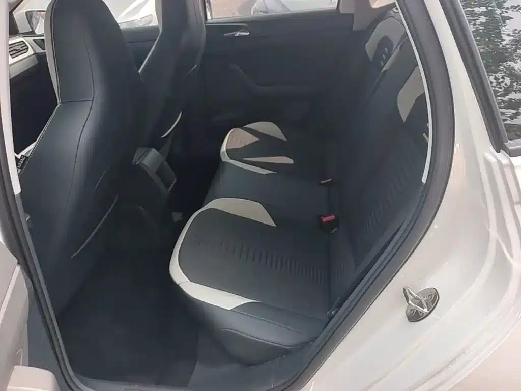 2019 Polo Plus 1.5L Automatic Colorful Technology Edition — миниатюра 17