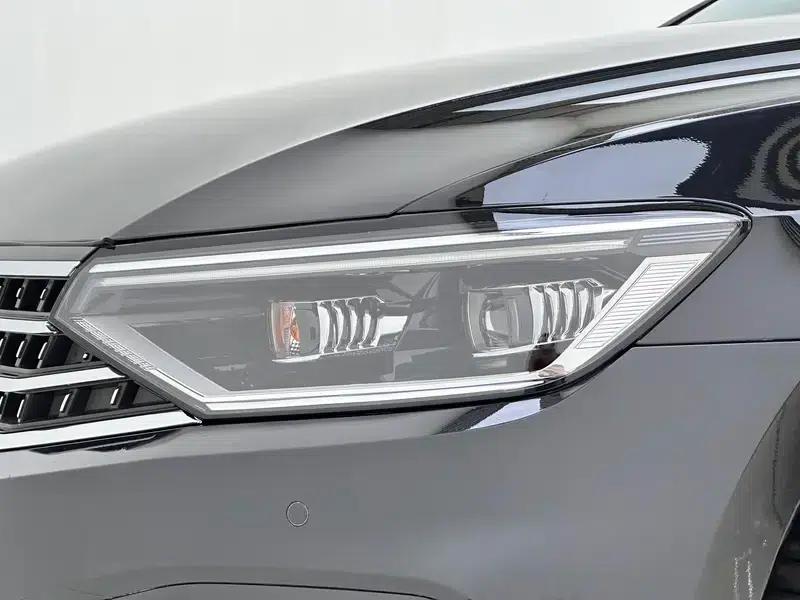 Volkswagen Magotan 2023 2 Millionth Unit Commemorative Edition 330TSI DSG Luxury — миниатюра 12