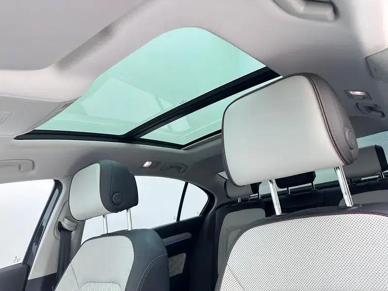 Volkswagen Magotan 2023 2 Millionth Unit Commemorative Edition 330TSI DSG Luxury — миниатюра 19
