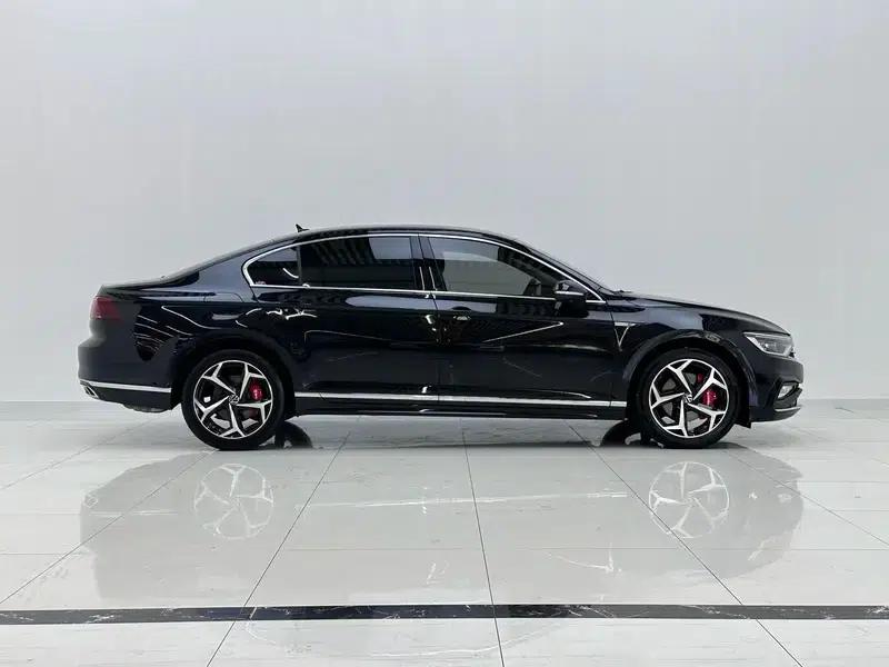 Volkswagen Magotan 2023 2 Millionth Unit Commemorative Edition 330TSI DSG Luxury — миниатюра 8