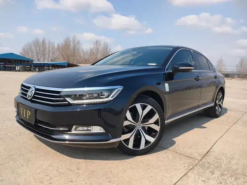2018 Volkswagen Passat 330TSI DSG Premium — миниатюра 1