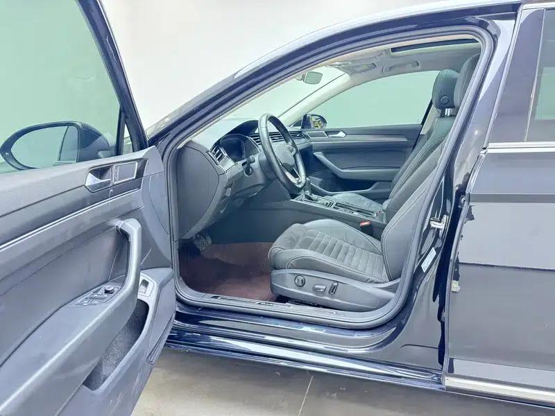 2020 Volkswagen Passat 330TSI DSG Luxury — миниатюра 17