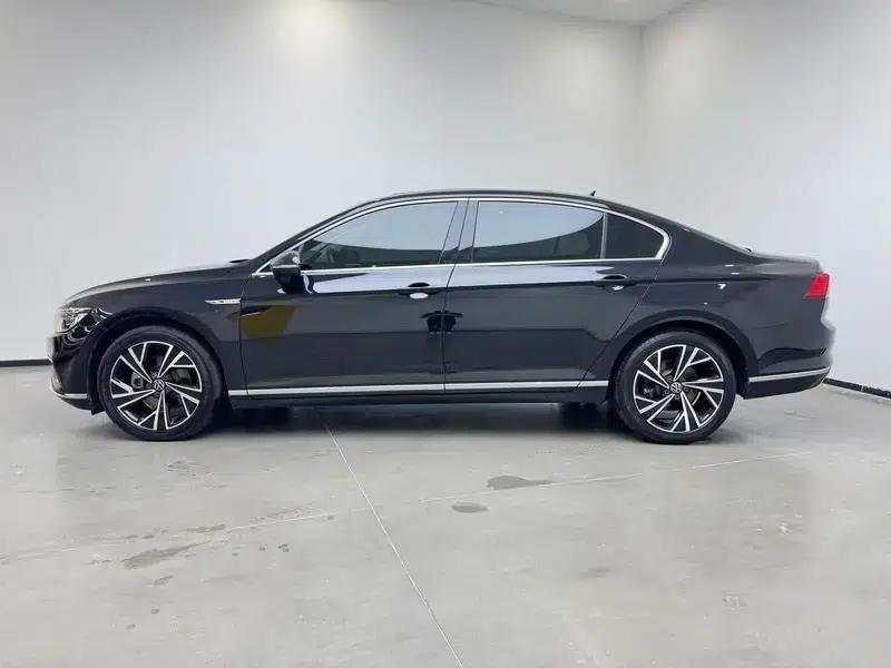 2020 Volkswagen Passat 330TSI DSG Luxury — миниатюра 4