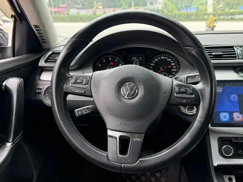 2015 Volkswagen Passat 1.8TSI Leading Edition — миниатюра 11