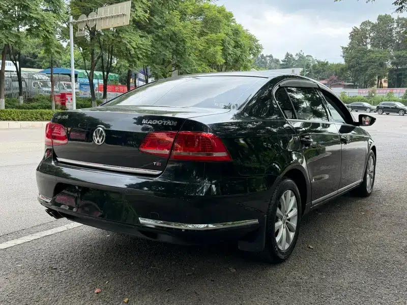 2015 Volkswagen Passat 1.8TSI Leading Edition — миниатюра 6