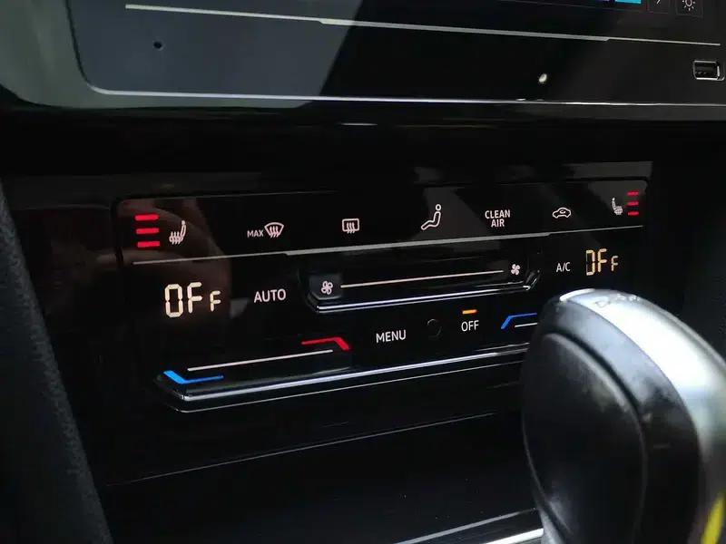 2020 Volkswagen Passat 330TSI DSG Leading Edition — миниатюра 11
