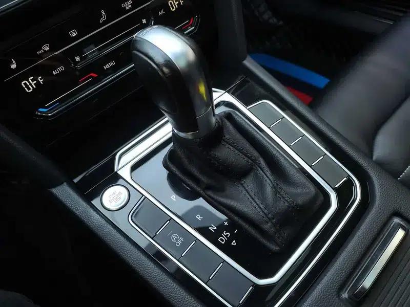 2020 Volkswagen Passat 330TSI DSG Leading Edition — миниатюра 20