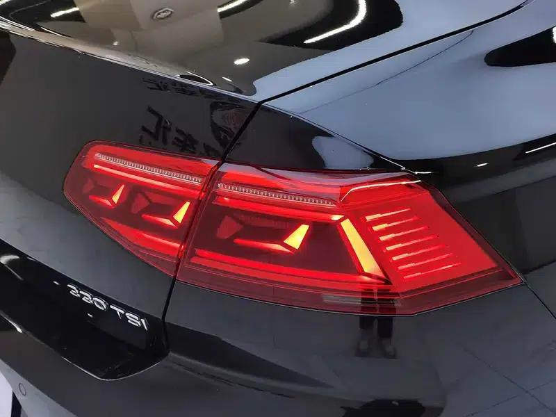2020 Volkswagen Passat 330TSI DSG Leading Edition — миниатюра 9