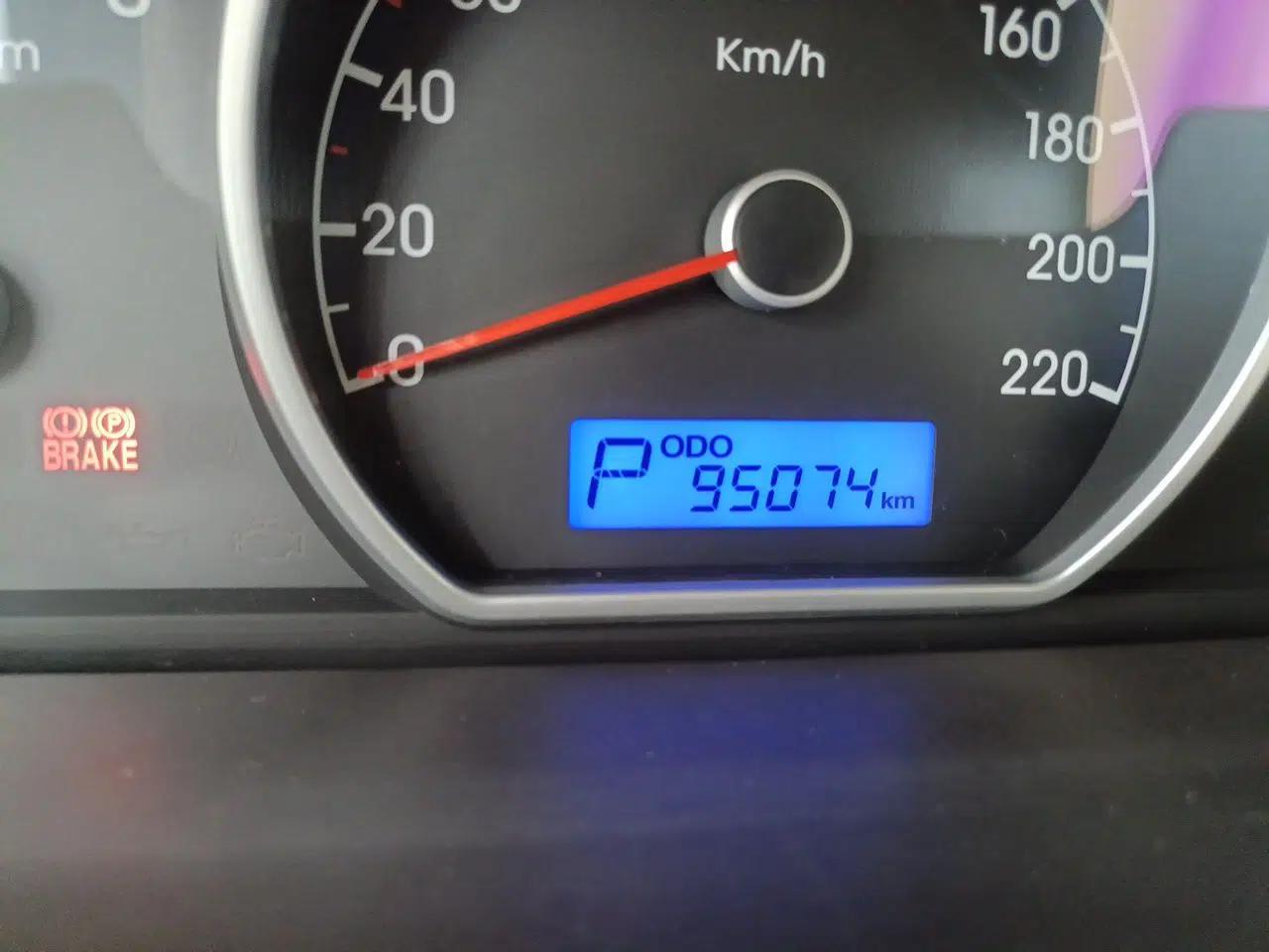 Hyundai Celesta 2011 1.6L Automatic Comfort Edition — миниатюра 12