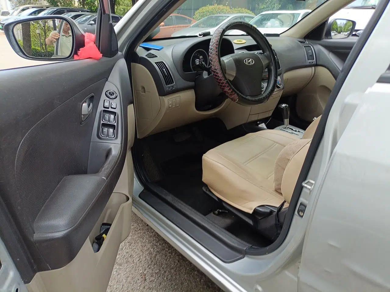Hyundai Celesta 2011 1.6L Automatic Comfort Edition — миниатюра 16