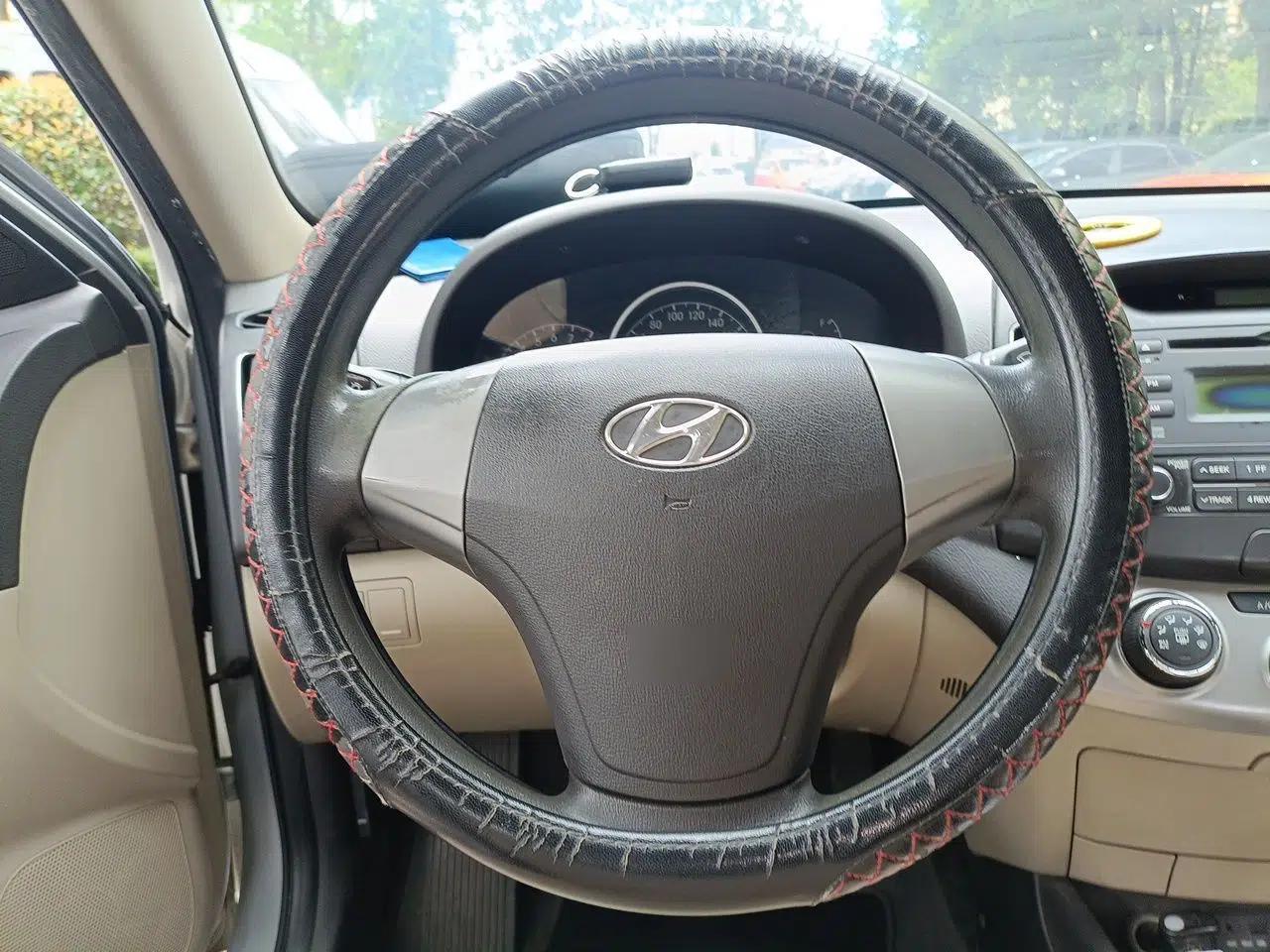 Hyundai Celesta 2011 1.6L Automatic Comfort Edition — миниатюра 10