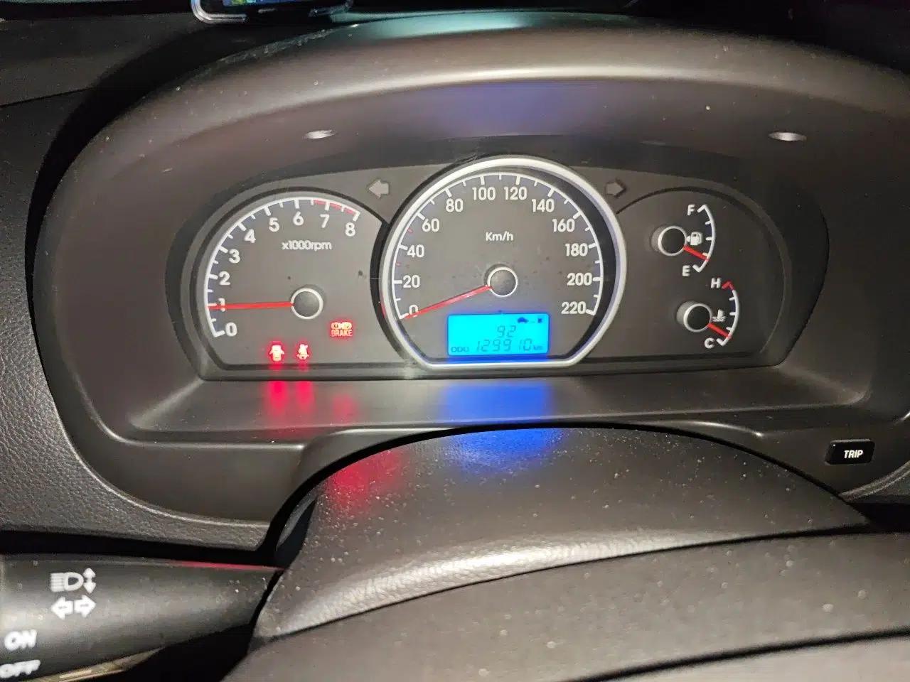 Hyundai Celesta 2011 1.6L Manual Luxury Model — миниатюра 11