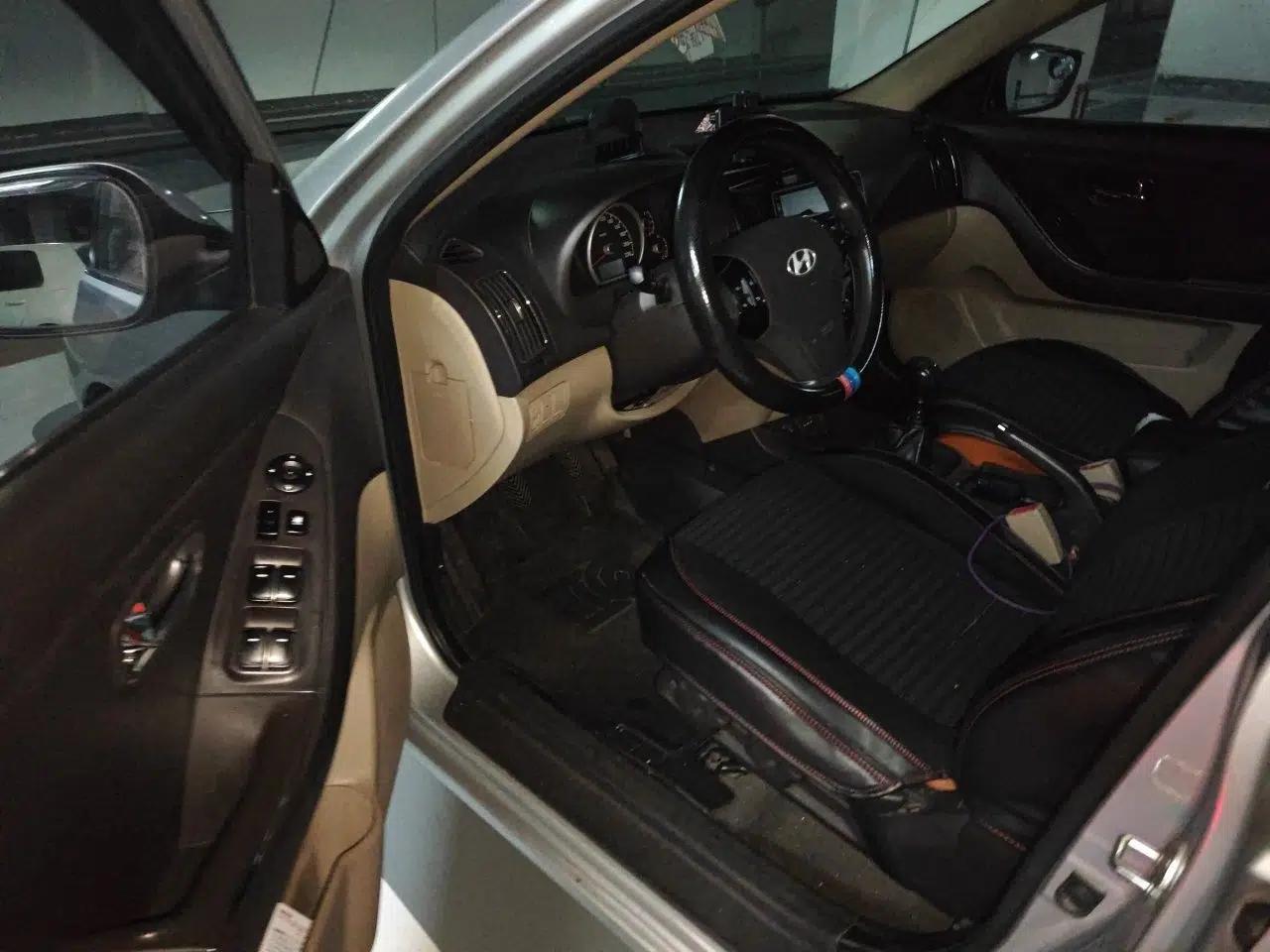 Hyundai Celesta 2011 1.6L Manual Luxury Model — миниатюра 16