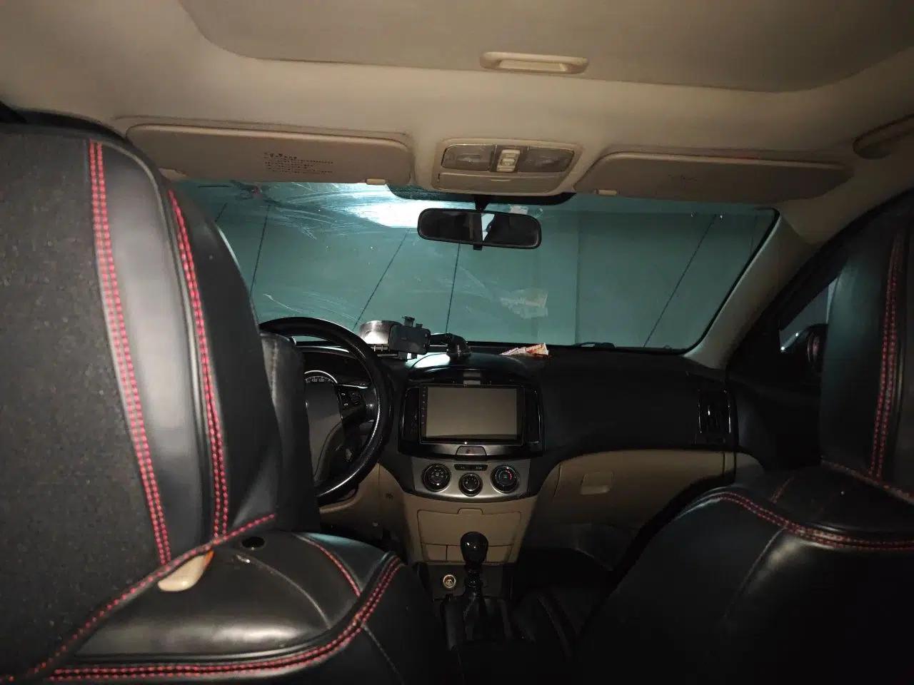 Hyundai Celesta 2011 1.6L Manual Luxury Model — миниатюра 18
