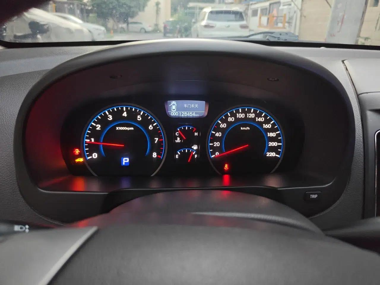 Hyundai Celesta 2011 1.6L Automatic Luxury Version — миниатюра 11
